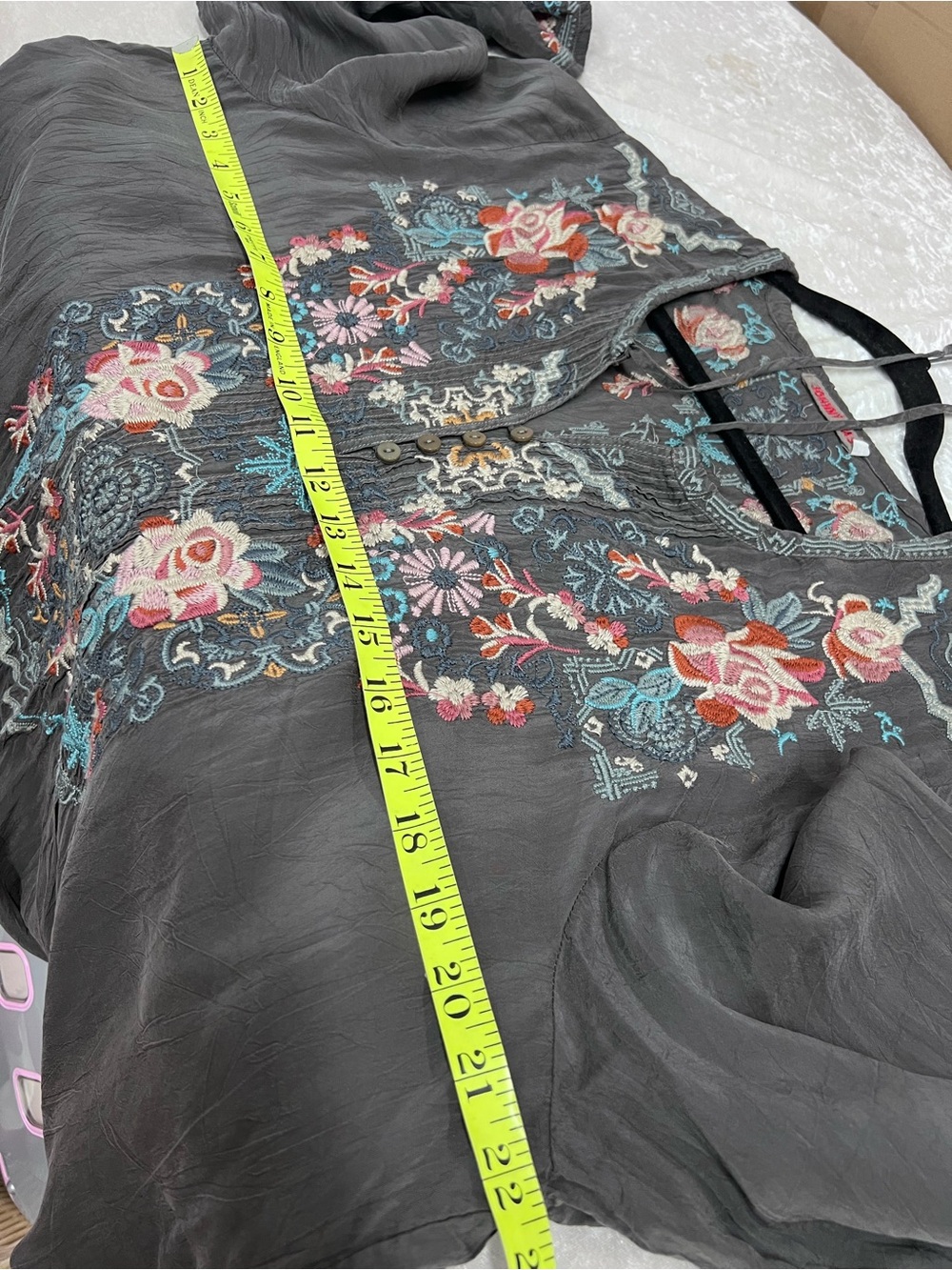 Johnny Was Charcoal grey  Embroidered V-Neck tie Top Floral front pockets - Picture 4 of 11